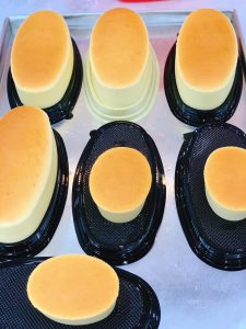Hộp oval F70 đế đen - Hộp F70 đựng vừa khuôn D008 - Hộp F70 dùng đựng bánh mì hoa cúc - F70 dùng đựng bánh Flan chesse