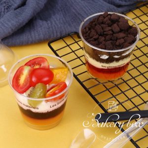 Ly nhựa mousse tròn nắp cầu là sản phẩm có hình dáng sang trọng bắt mắt bởi hình dáng tổng thể nắp tròn, bầu trông khá ngộ nghĩnh và độc đáo.