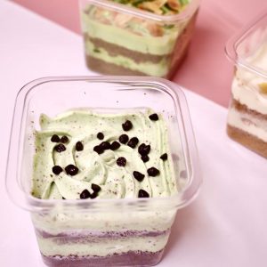 Hộp B10-8 vuông dùng đựng bánh mousse , bánh tiramisu , bánh panna cotta Hộp chuyên dùng đựng bánh lạnh Hộp B10-8 dùng đựng rau câu nổi