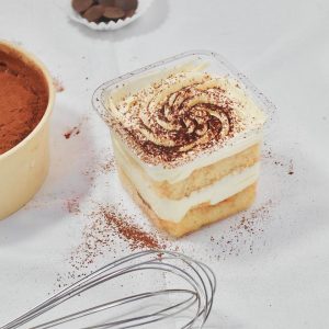 Hộp B10-8 vuông dùng đựng bánh mousse , bánh tiramisu , bánh panna cotta Hộp chuyên dùng đựng bánh lạnh Hộp B10-8 dùng đựng rau câu nổi