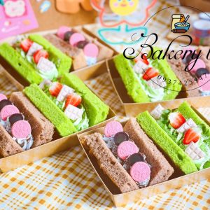 Hộp Giấy Chữ Nhật 1317 Nắp Nhựa Trong Đựng Bánh