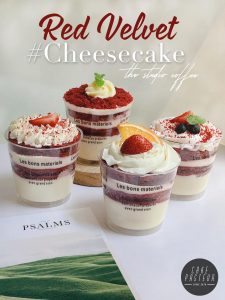 Ly nhựa mousse tròn nắp cầu là sản phẩm có hình dáng sang trọng bắt mắt bởi hình dáng tổng thể nắp tròn, bầu trông khá ngộ nghĩnh và độc đáo.