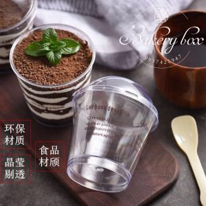Ly nhựa mousse tròn nắp cầu là sản phẩm có hình dáng sang trọng bắt mắt bởi hình dáng tổng thể nắp tròn, bầu trông khá ngộ nghĩnh và độc đáo.