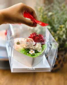 Hộp Mica Vuông Trong Suốt Đế Tim Đựng Bánh Lạnh Cheese Cake - Tiramisu