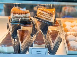 Hộp Tam Giác A03 Đựng Bánh Kem - Tiramisu - Cheese Cake - Red Velvet - Bánh Crepe Nhiều Tầng