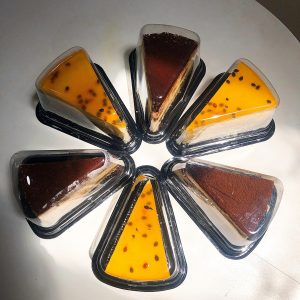 Hộp Tam Giác A03 Đựng Bánh Kem - Tiramisu - Cheese Cake - Red Velvet - Bánh Crepe Nhiều Tầng