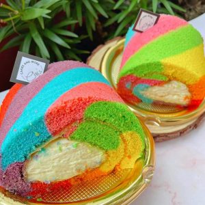 A1680G - 50 cái Hộp tròn đế vàng đựng 5 cái bánh bao đào tiên, bông lan trứng muối 14cm Hộp A1680 cao 9,5cm đựng được 5 cái bánh bao đào tiên Kích thước đáy 14cm lọt lòng Hộp nắp trong , đế vàng Bán theo lốc 50 cái 195k (3900d) Bán theo lốc 100 cái 370k ( 3700d) Bán theo thùng 900 cái Liên hệ (điện thoại / zalo) : 0937.425.947 Địa chỉ cửa hàng : 1540 Võ Văn Kiệt, P7, Q6
