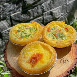 Thông Tin Sản Phẩm: Được làm bằng giấy thiếc cao cấp, không dính và dễ tháo rời. Món quà tuyệt vời cho gia đình và bạn bè của bạn. Thích hợp cho các món nướng tự làm khác nhau, như bánh trứng, bánh nướng nhỏ, bánh nướng xốp, bánh pudding, v.v. Tên sản phẩm: Đế Cốc Chén giấy bạc nướng thực phẩm, nướng bánh, nướng hàu... Chất liệu: Giấy thiếc Số lượng: 100 cái Liên hệ (điện thoại / zalo) : 0937.425.947 Địa chỉ cửa hàng : 1540 Võ Văn Kiệt, P7, Q6