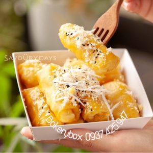 100 Hộp giấy vuông E1413 màu trắng đựng bánh nắp nhựa trong Kích thước hộp : Miệng 14cm x 13cm Đáy 12cm x 10,5cm Hộp dùng đựng bánh bento cake, bánh tiramisu, bánh ngọt.... Giá 100 cái kèm nắp Mua sỉ 1 thùng 1200 cái Liên hệ (điện thoại / zalo) : 0937.425.947 Địa chỉ cửa hàng : 1540 Võ Văn Kiệt, P7, Q6