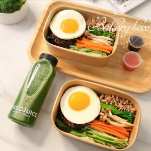 Kích thước: miệng 17cm x 12cm, đáy 15cm x 10cm, cao 6cm Thích hợp đựng cơm healthy, salad, mỳ ý, nui xào, kimbap... Hộp có tráng lớp chống thấm nước, an toàn vệ sinh thực phẩm. Liên hệ (điện thoại / zalo) : 0937.425.947 Địa chỉ cửa hàng : 1540 Võ Văn Kiệt, P7, Q6