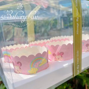 〰️ Kích thước: 26.8cm (dài) x 18cm (ngang) x 14.2cm (cao) 🧁 Sản phẩm thích hợp đựng bánh cupcake, hộp bánh kem bên ngoài. 📞 Mua sỉ liên hệ 🛵 Cần gấp hãy đặt hoả tốc 🙋🏻♀️ Liên hệ (điện thoại / zalo) : 0937.425.947 🏠 Địa chỉ cửa hàng : 1540 Võ Văn Kiệt, P7, Q6