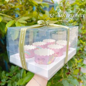 〰️ Kích thước: 26.8cm (dài) x 18cm (ngang) x 14.2cm (cao) 🧁 Sản phẩm thích hợp đựng bánh cupcake, hộp bánh kem bên ngoài. 📞 Mua sỉ liên hệ 🛵 Cần gấp hãy đặt hoả tốc 🙋🏻♀️ Liên hệ (điện thoại / zalo) : 0937.425.947 🏠 Địa chỉ cửa hàng : 1540 Võ Văn Kiệt, P7, Q6
