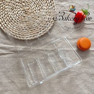 Kích thước: cao 7cm x dài 13.5cm Kích thước 1 ô nhỏ 3cm Hộp đựng bánh pía 4 ô Liên hệ (điện thoại / zalo) : 0937.425.947 Địa chỉ cửa hàng : 1540 Võ Văn Kiệt, P7, Q6