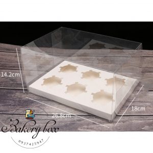 〰️ Kích thước: 26.8cm (dài) x 18cm (ngang) x 14.2cm (cao) 🧁 Sản phẩm thích hợp đựng bánh cupcake, hộp bánh kem bên ngoài. 📞 Mua sỉ liên hệ 🛵 Cần gấp hãy đặt hoả tốc 🙋🏻♀️ Liên hệ (điện thoại / zalo) : 0937.425.947 🏠 Địa chỉ cửa hàng : 1540 Võ Văn Kiệt, P7, Q6