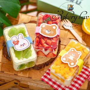 🍒 Kích thước: 11.7cm (dài) x 6cm (ngang) x 5cm (cao) 🍩 Dung tích: 280ml ✨ Sản phẩm dùng đựng bánh lạnh, tiramisu, pannacotta... 📞 Mua sỉ liên hệ 🛵 Cần gấp hãy đặt hoả tốc 🙋🏻‍♀️ Liên hệ (điện thoại / zalo) : 0937.425.947 🏠 Địa chỉ cửa hàng : 1540 Võ Văn Kiệt, P7, Q6