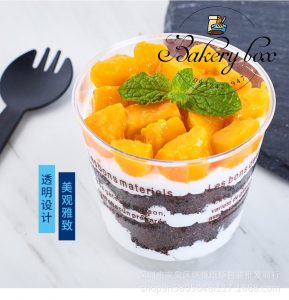 🌵 Kích thước: 7cm (cao) x 5.2cm (đáy) x 7.5cm (miệng) 🌵 Dung tích: 180ml 🌵 Ly nhựa mousse tròn nắp cầu là sản phẩm có hình dáng sang trọng bắt mắt bởi hình dáng tổng thể nắp tròn, bầu trông khá ngộ nghĩnh và độc đáo. 🌵 Ly nhựa mousse tròn không chỉ hình dáng mà còn đẹp, làm từ nhựa PE. Sản phẩm có màu trắng trong, bóng láng đảm bảo chất lượng tiêu chuẩn an toàn vệ sinh thực phẩm. Phần thân có kích thước vừa vặn giúp bạn đựng được lượng nước uống mang đi vừa đủ. Dùng ly nhựa nắp cầu là bạn mua cho mình một thương hiệu sành điệu lịch lãm và cao cấp. 📞 Mua sỉ liên hệ 🛵 Cần gấp hãy đặt hoả tốc 🙋🏻♀️ Liên hệ (điện thoại / zalo) : 0937.425.947 🏠 Địa chỉ cửa hàng : 1540 Võ Văn Kiệt, P7, Q6
