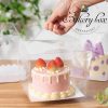 🌸 Kích thước: 15cm x 15cm x 18cm 🍄 Đựng vừa bánh kem size 14 🍰 Chất liệu: mica trong suốt 🎂 Sản phẩm được làm từ nhựa trong thực phẩm, bảo đảm an toàn vệ sinh 🥧 Thiết kế có quai xách tiện lợi 📞 Mua sỉ liên hệ 🛵 Cần gấp hãy đặt hoả tốc 🙋🏻♀️ Liên hệ (điện thoại / zalo) : 0937.425.947 🏠 Địa chỉ cửa hàng : 1540 Võ Văn Kiệt, P7, Q6
