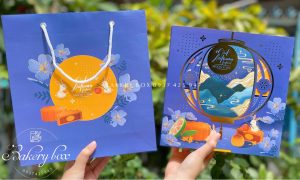 🏮 Set hộp túi cung trăng thỏ ngọc đựng bánh trung thu 150g - 250g 🥮 Chất liệu: Giấy cao cấp 📐 Khay hộp: 23cm x 23cm x 6.6cm 📐 Túi: 24.5cm x 27.5cm x 8cm 📞 Mua sỉ liên hệ 🛵 Cần gấp hãy đặt hoả tốc 🙋🏻‍♀️ Liên hệ (điện thoại / zalo) : 0937.425.947 🏠 Địa chỉ cửa hàng : 1540 Võ Văn Kiệt, P7, Q6