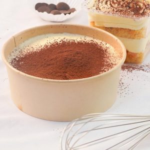 - Hộp giấy Kraft an toàn cho sức khỏe, thận thiện và bảo vệ môi trường - Hộp giấy tròn Kraft phù hợp dùng để đựng thực phẩm, các món bánh ngọt, đồ ăn nóng nguội, salad… dễ phân hủy sau khi sử dụng, tiện dụng cho các tiệm bánh, nhà hàng… - Hộp giấy tròn Kraft với tông màu nâu vintage tạo cảm giác mộc mạc, nắp nhựa trong dễ quan sát thực phẩm bên trong và nhìn sạch sẽ. - Đặc biệt của loại giấy này 1. Cho được vào lò nướng 2. Đảm bảo vệ sinh thực phẩm 3. Giây tiêu huỷ dc nên ko gây ô nhiễm môi trường . 4. Đựng được salad, bánh các loại, Chè, cháo , thạch..... Kích thước hộp : Miệng 15cm Đấy 13cm Cao 7cm Hộp bán theo Lốc 50 cái 140k (1300d) Hộp Bán theo Lốc 100 cái 260k (1100d) Liên hệ (điện thoại / zalo) : 0937.425.947 Địa chỉ cửa hàng : 1540 Võ Văn Kiệt, P7, Q6