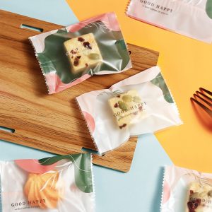 Kích thước: 7cm x 10cm Túi hàn miệng đựng bánh quy, cookie, kẹo nougat Tiện dụng cho những món làm handmade Liên hệ (điện thoại / zalo) : 0937.425.947 Địa chỉ cửa hàng : 1540 Võ Văn Kiệt, P7, Q6
