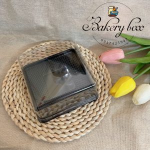 Kích thước: XY11-11 Lọt lòng 10cm x 10cm , cao 5.5 cm Hộp nắp trong , đế đen Thích hợp đựng bánh trung thu, xôi khuôn Lốc 50 cái Mua sỉ liên hệ Liên hệ (điện thoại / zalo) : 0937.425.947 Địa chỉ cửa hàng : 1540 Võ Văn Kiệt, P7, Q6