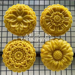 🎐 Quy cách: 1 khuôn nhấn + 4 mặt hoa 🏮 Khuôn bánh thân thiện với môi trường, tái sử dụng nhiều lần, tiết kiệm thời gian, sử dụng thuận tiện và vệ sinh với sự khéo léo tinh tế 📞 Mua sỉ liên hệ 🛵 Cần gấp hãy đặt hoả tốc 🙋🏻♀️ Liên hệ (điện thoại / zalo) : 0937.425.947 🏠 Địa chỉ cửa hàng : 1540 Võ Văn Kiệt, P7, Q6