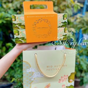 🐇 SET HỘP TRUNG THU 4 BÁNH THỎ SEN 150gr - 250gr 🐇 🍵 Kích thước hộp: 🌕 Hộp con: 10.2cm x 10.2cm x 5cm 💐 Túi: 24cm x 22cm x 13cm 🌛 Chất liệu: giấy cao cấp 🐰 Set hộp bao gồm: túi xách ngoài, quai xách, hộp dài, hộp con 〰️ Quy cách: 10 hộp 💌 Từ 100 hộp trở lên giá inbox 📞 Mua sỉ liên hệ 🛵 Cần gấp hãy đặt hoả tốc 🙋🏻‍♀️ Liên hệ (điện thoại / zalo) : 0937.425.947 🏠 Địa chỉ cửa hàng : 1540 Võ Văn Kiệt, P7, Q6