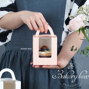🥨 HỘP ĐỰNG CUPCAKE 1 Ô CÓ QUAI XÁCH 🥨 🍒 Kích thước: 9.2cm x 9.2cm x 11cm (cao) 🍧 Màu sắc: hồng ~ trắng ~ xanh dương ~ hoa văn ❤ Sản phẩm dùng đựng 1 bánh cupcake, kẹo,bánh cưới... 📍 Chất liệu: giấy cao cấp 💌 Thùng 500 hộp giá inbox ————————————— ☎ Mua sỉ liên hệ 🛵 Cần gấp hãy đặt hoả tốc 🙋🏻‍♀ Liên hệ (điện thoại / zalo) : 0937.425.947 ⏰ Thời gian: 9h - 17h (Trước khi qua gọi hoặc nhắn tin cho shop để chuẩn bị hàng giúp mình nhé ạ) 🏠 Địa chỉ cửa hàng : 1540 Võ Văn Kiệt, P7, Q6