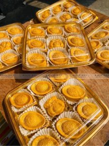 🥨 HỘP 9 NGĂN ĐẾ VÀNG ĐỰNG BÁNH MINI 🥨〰 Kích thước: 21cm x 21cm x 5cm 〰 Kích thước mỗi ô vuông: 6cm 🍬 Sản phẩm thích hợp dùng đựng bánh mochi, bánh thỏi vàng, bánh dứa... ————————————— 📞 Mua sỉ liên hệ 🛵 Cần gấp hãy đặt hoả tốc 🙋🏻♀️ Liên hệ (điện thoại / zalo) : 0937.425.947 ⏰ Thời gian: 9h - 17h (Trước khi qua gọi hoặc nhắn tin cho shop để chuẩn bị hàng giúp mình nhé ạ) 🏠 Địa chỉ cửa hàng : 1540 Võ Văn Kiệt, P7, Q6
