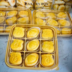 🥨 HỘP 9 NGĂN ĐẾ VÀNG ĐỰNG BÁNH MINI 🥨〰 Kích thước: 21cm x 21cm x 5cm 〰 Kích thước mỗi ô vuông: 6cm 🍬 Sản phẩm thích hợp dùng đựng bánh mochi, bánh thỏi vàng, bánh dứa... ————————————— 📞 Mua sỉ liên hệ 🛵 Cần gấp hãy đặt hoả tốc 🙋🏻♀️ Liên hệ (điện thoại / zalo) : 0937.425.947 ⏰ Thời gian: 9h - 17h (Trước khi qua gọi hoặc nhắn tin cho shop để chuẩn bị hàng giúp mình nhé ạ) 🏠 Địa chỉ cửa hàng : 1540 Võ Văn Kiệt, P7, Q6