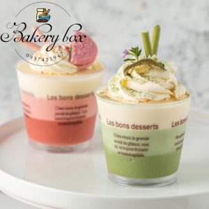 🍮 LY NHỰA NẮP CẦU ĐỰNG MOUSSE 🍮🌵 Kích thước: 7cm (cao) x 5.2cm (đáy) x 7.5cm (miệng)
🌵 Dung tích: 180ml
🌵 Ly nhựa mousse tròn nắp cầu là sản phẩm có hình dáng sang trọng bắt mắt bởi hình dáng tổng thể nắp tròn, bầu trông khá ngộ nghĩnh và độc đáo.
🌵 Ly nhựa mousse tròn không chỉ hình dáng mà còn đẹp, làm từ nhựa PE. Sản phẩm có màu trắng trong, bóng láng đảm bảo chất lượng tiêu chuẩn an toàn vệ sinh thực phẩm. Phần thân có kích thước vừa vặn giúp bạn đựng được lượng nước uống mang đi vừa đủ. Dùng ly nhựa nắp cầu là bạn mua cho mình một thương hiệu sành điệu lịch lãm và cao cấp.
📞 Mua sỉ liên hệ
🛵 Cần gấp hãy đặt hoả tốc
🙋🏻♀️ Liên hệ (điện thoại / zalo) : 0937.425.947
🏠 Địa chỉ cửa hàng : 1540 Võ Văn Kiệt, P7, Q6