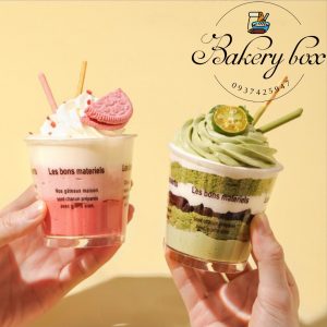 🍮 LY NHỰA NẮP CẦU ĐỰNG MOUSSE 🍮🌵 Kích thước: 7cm (cao) x 5.2cm (đáy) x 7.5cm (miệng)
🌵 Dung tích: 180ml
🌵 Ly nhựa mousse tròn nắp cầu là sản phẩm có hình dáng sang trọng bắt mắt bởi hình dáng tổng thể nắp tròn, bầu trông khá ngộ nghĩnh và độc đáo.
🌵 Ly nhựa mousse tròn không chỉ hình dáng mà còn đẹp, làm từ nhựa PE. Sản phẩm có màu trắng trong, bóng láng đảm bảo chất lượng tiêu chuẩn an toàn vệ sinh thực phẩm. Phần thân có kích thước vừa vặn giúp bạn đựng được lượng nước uống mang đi vừa đủ. Dùng ly nhựa nắp cầu là bạn mua cho mình một thương hiệu sành điệu lịch lãm và cao cấp.
📞 Mua sỉ liên hệ
🛵 Cần gấp hãy đặt hoả tốc
🙋🏻♀️ Liên hệ (điện thoại / zalo) : 0937.425.947
🏠 Địa chỉ cửa hàng : 1540 Võ Văn Kiệt, P7, Q6