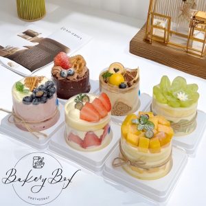 HỘP ĐỰNG BÁNH NGỌT NHIỀU VỊ KÈM NĨA